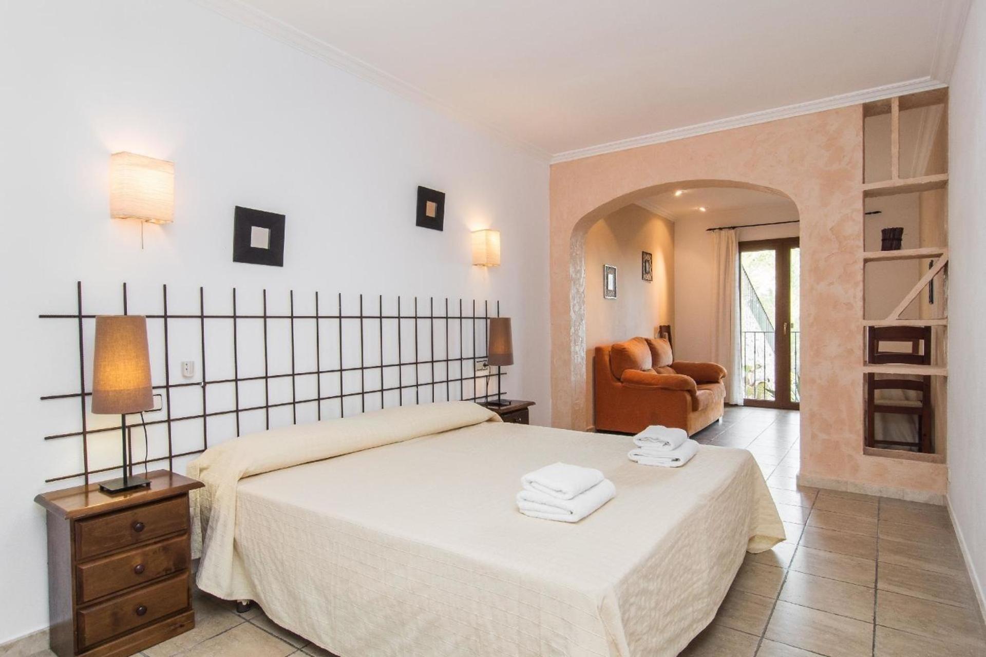 Ferienhaus Fuer 12 Personen Ca 400 M In Son Macia, Balearen Mallorca *