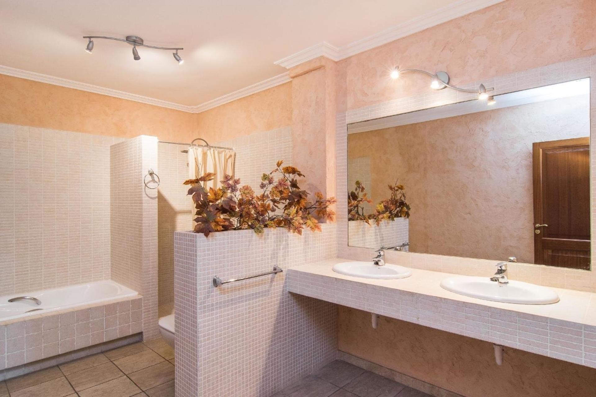 Fuer 12 Personen Ca 400 M In Son Macia, Balearen Mallorca Ferienhaus *